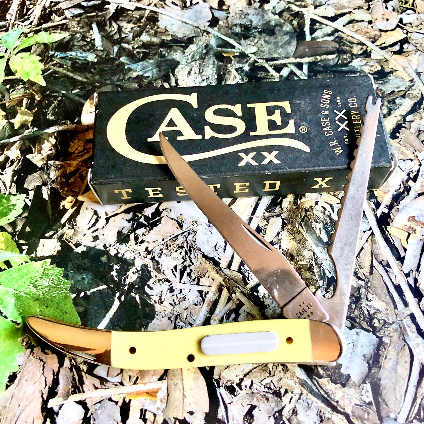 Case XX CA120 Fishing Knife — Yellow Synthetic Handle | Scaling Blade & Hook Disgorger