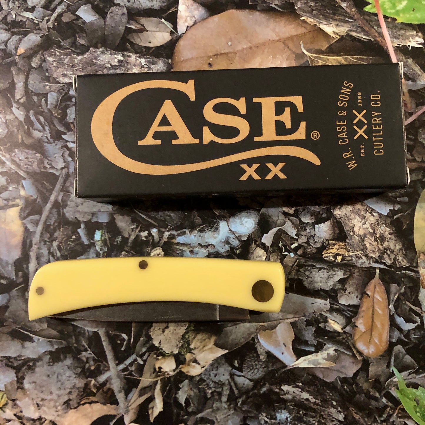 Case XX CA80032 Sod Buster Jr® — Yellow Synthetic Handle | Skinner Blade