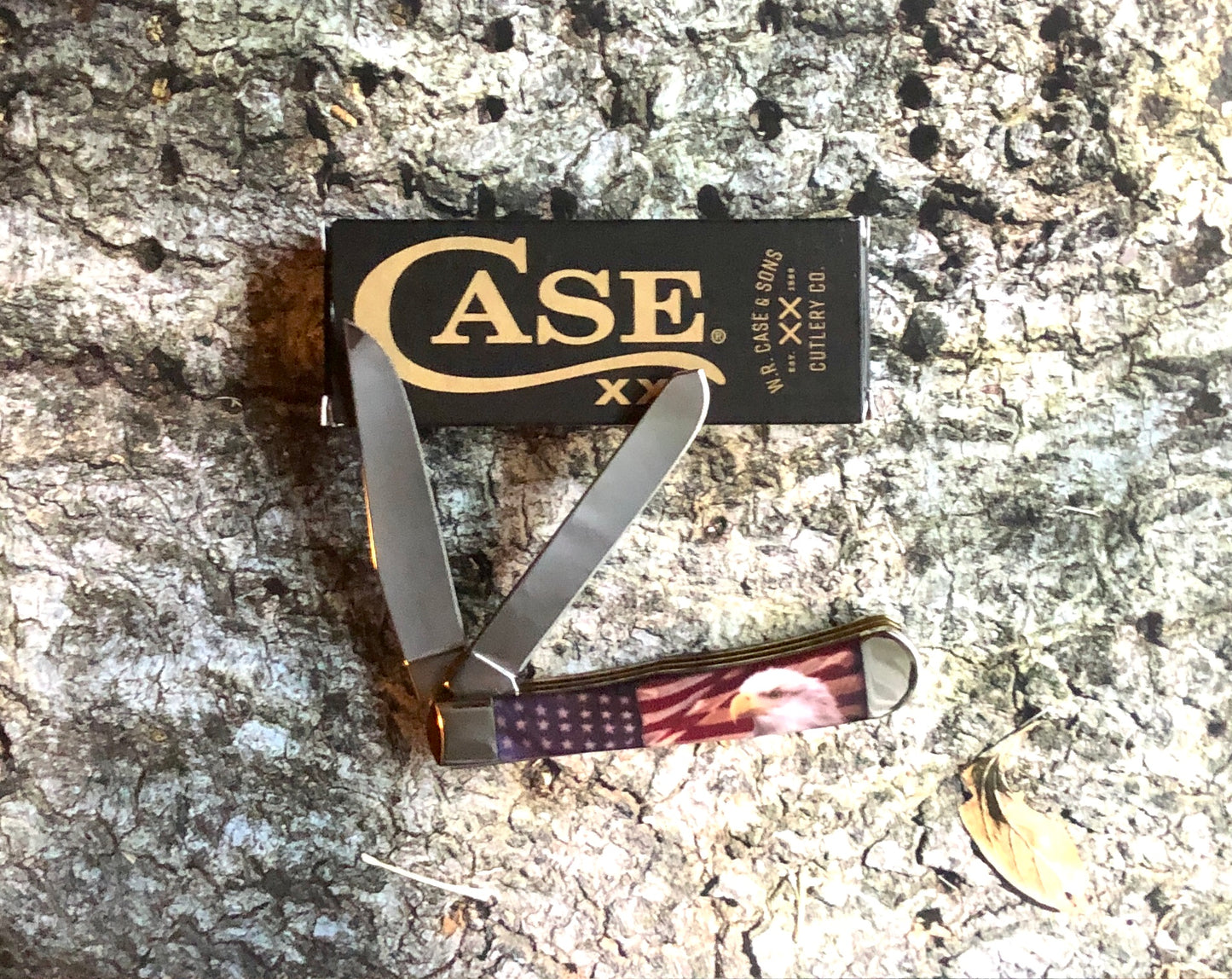 Case XX CA10647 Trapper — Patriotic Eagle Color Infusion Handle | Clip & Spey Blades