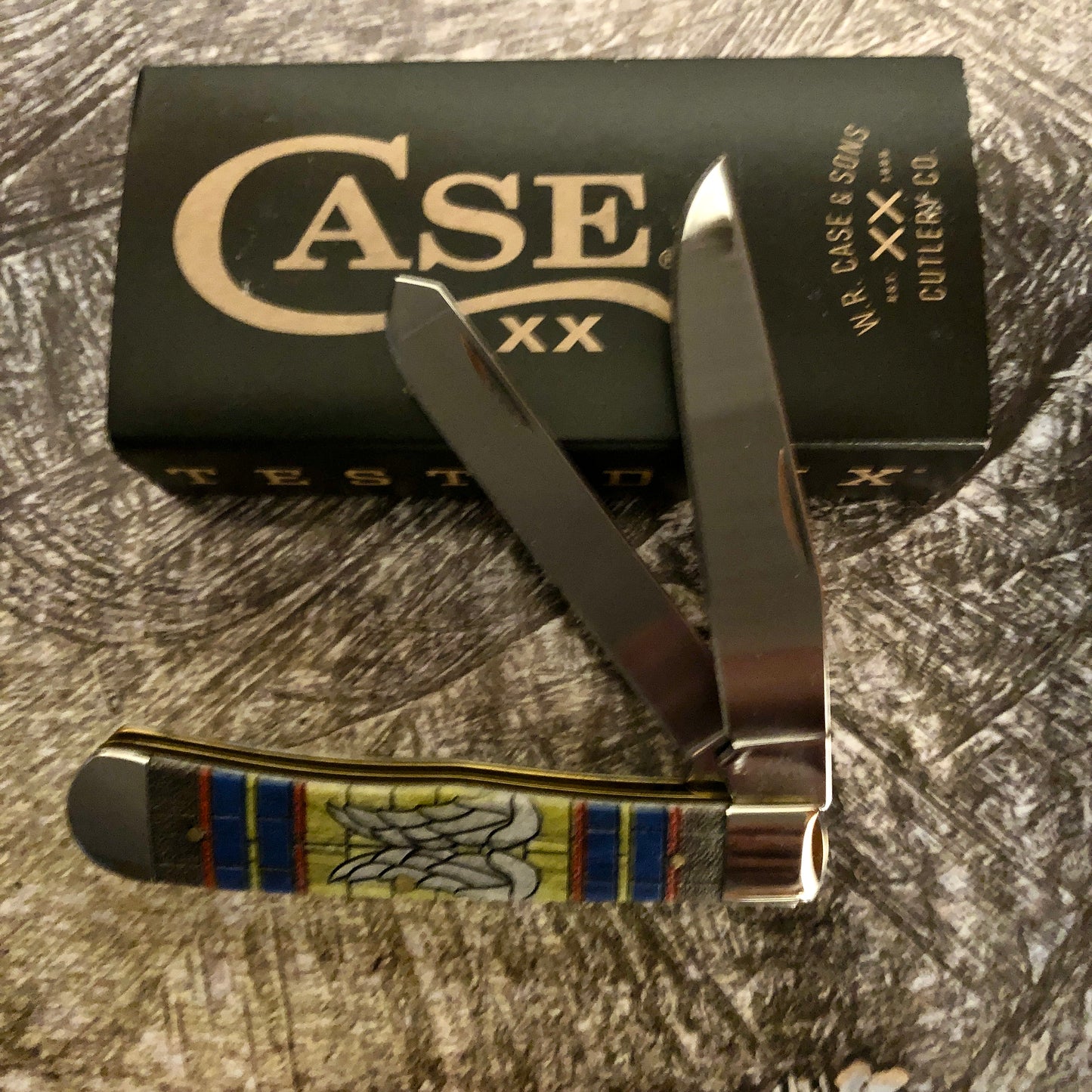 Case XX Trapper Stained Glass Wings CA38714