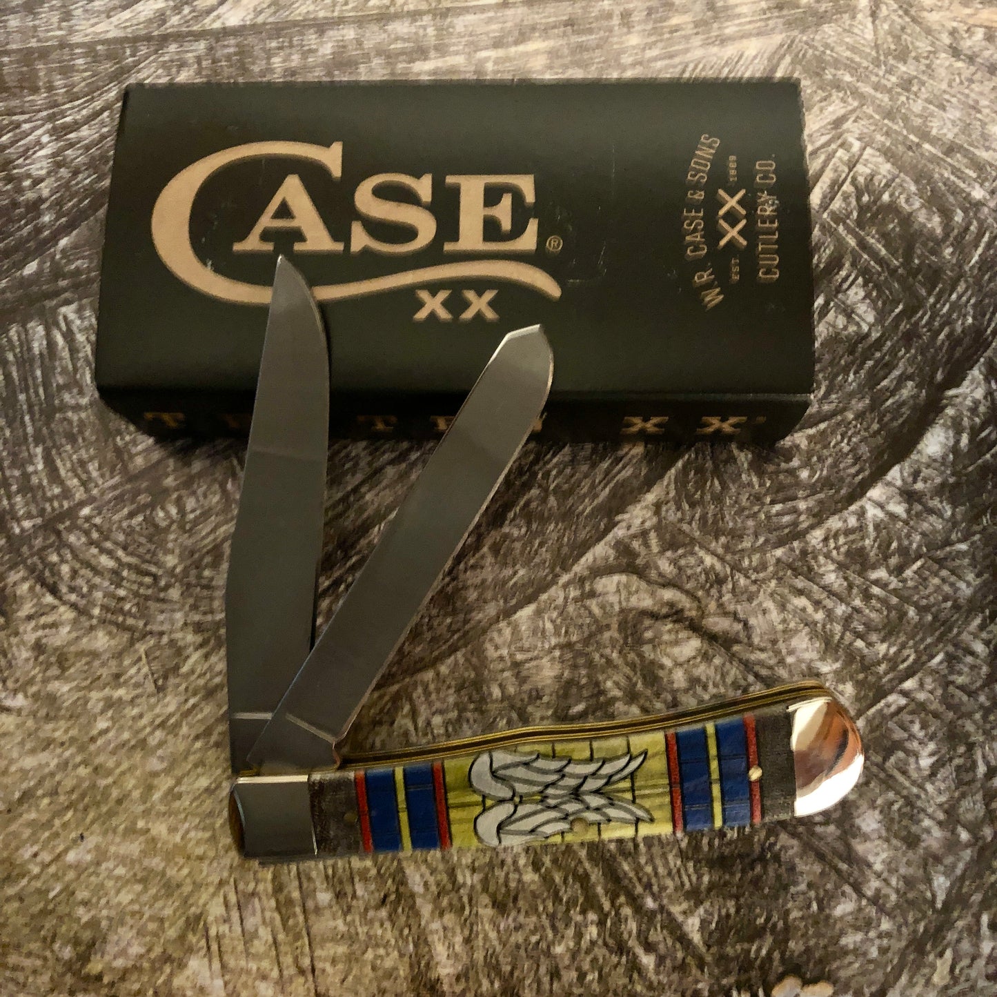 Case XX Trapper Stained Glass Wings CA38714