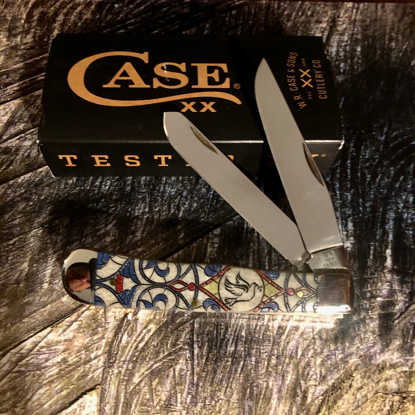 Case XX Trapper Stained Glass Dove CA38819