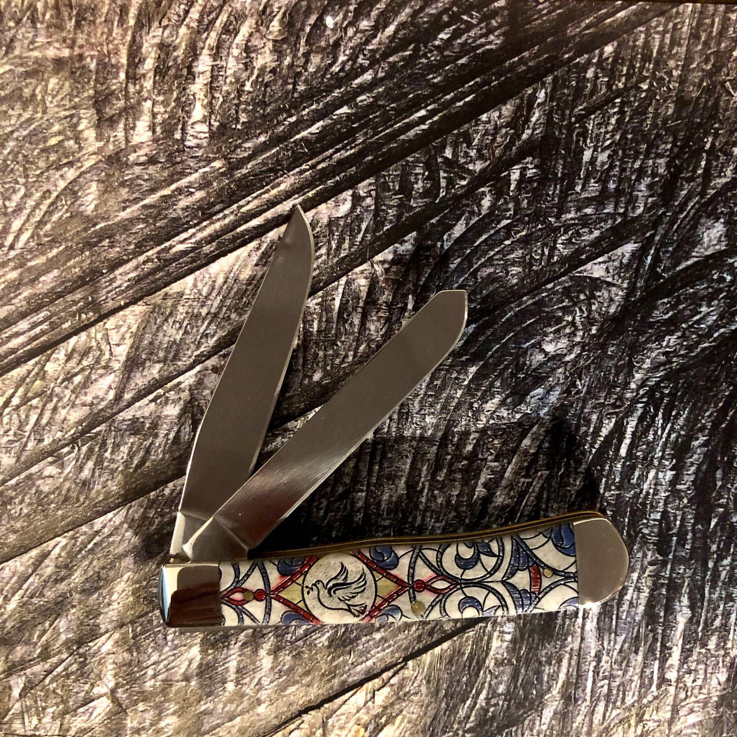 Case XX Trapper Stained Glass Dove CA38819