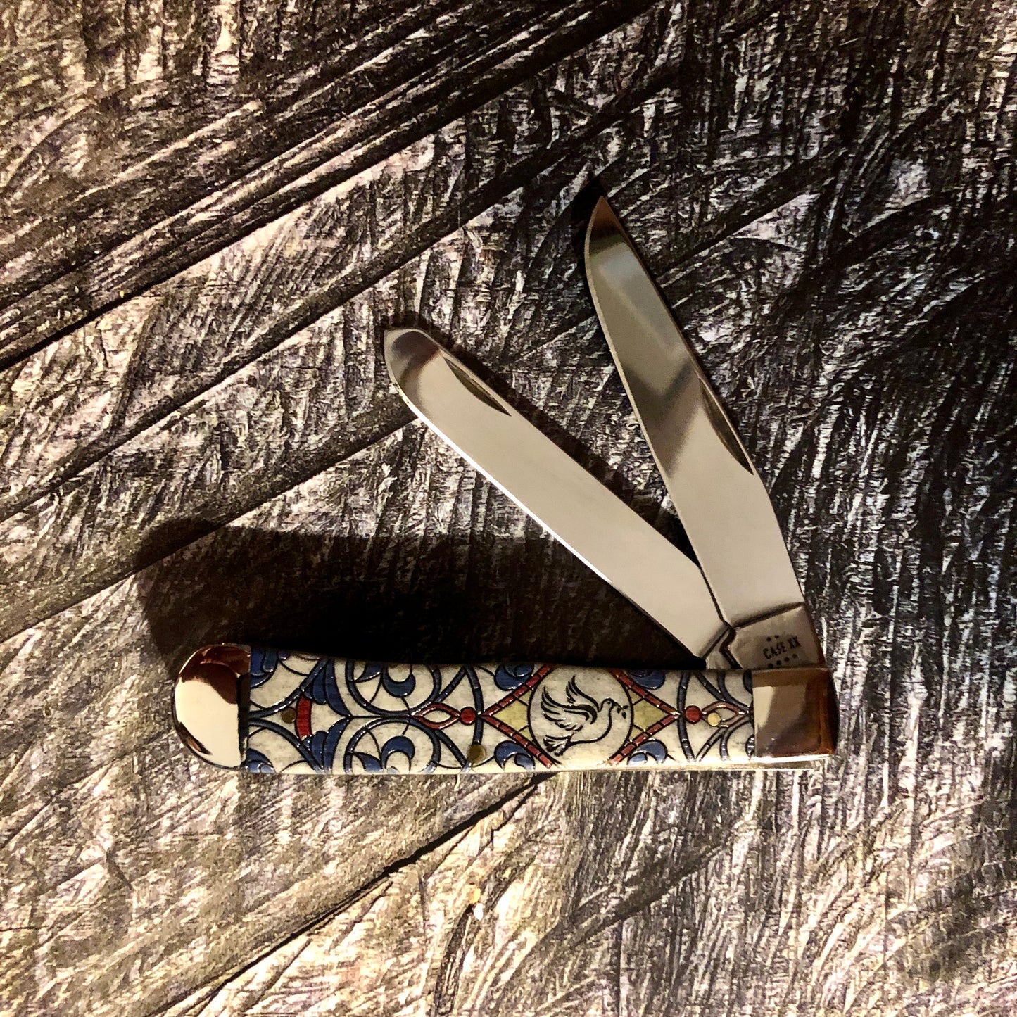 Case XX Trapper Stained Glass Dove CA38819